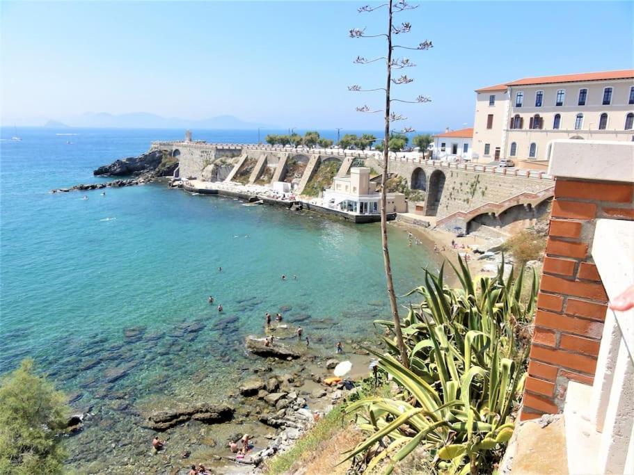 Sunny Courtyard Lägenhet Piombino Exteriör bild