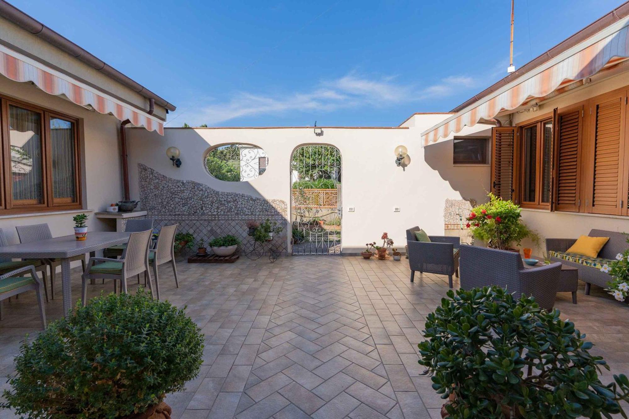 Sunny Courtyard Lägenhet Piombino Exteriör bild