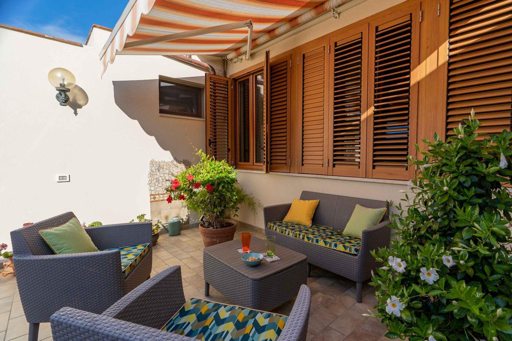 Sunny Courtyard Lägenhet Piombino Exteriör bild